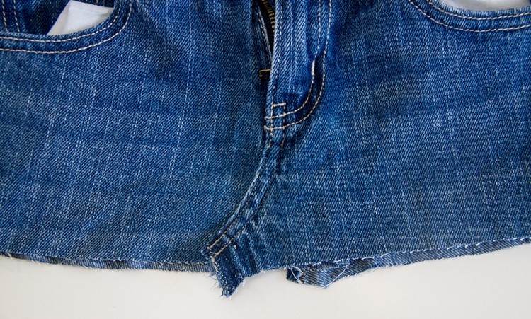 Sy en kjol av ett gammalt par jeans-denim-tyg-hörn-rakt-snitt-diy