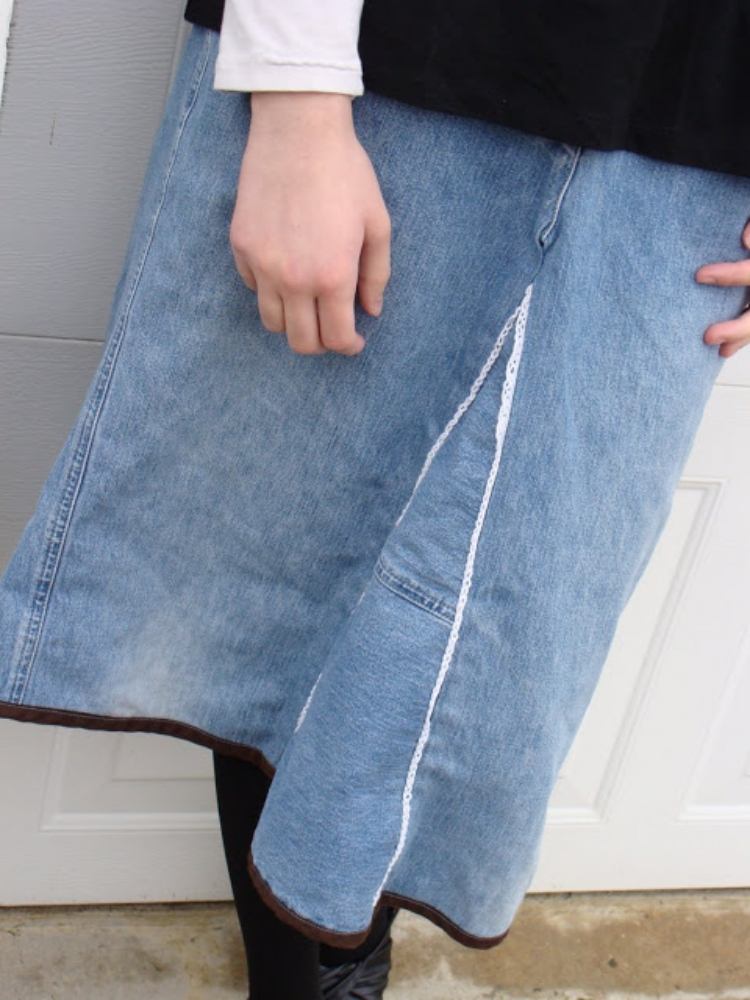 Kjol-på-gamla-jeans-sy-medellång-blå-denim-gör-det-själv