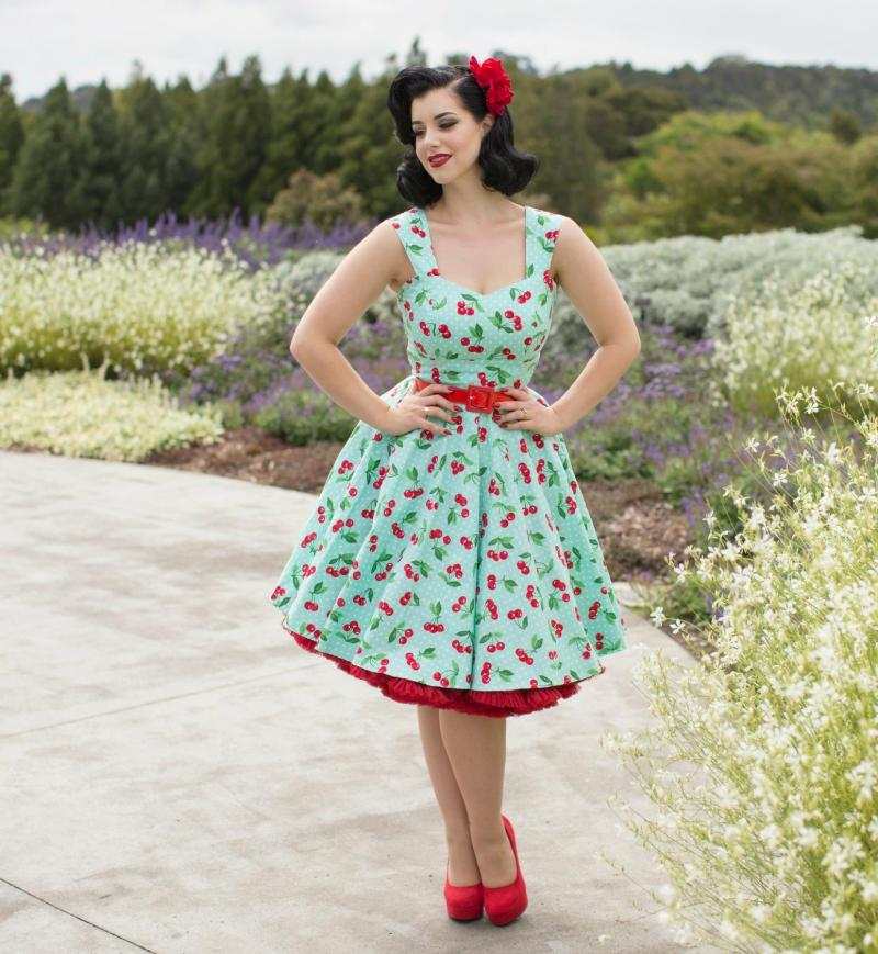 Rockabilly-klänningar-röd-kjol-färgglada-tryck