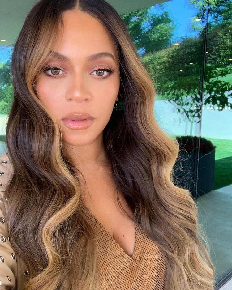 Beyonce frisyrer brunt hår med blont lyfter rogue hår