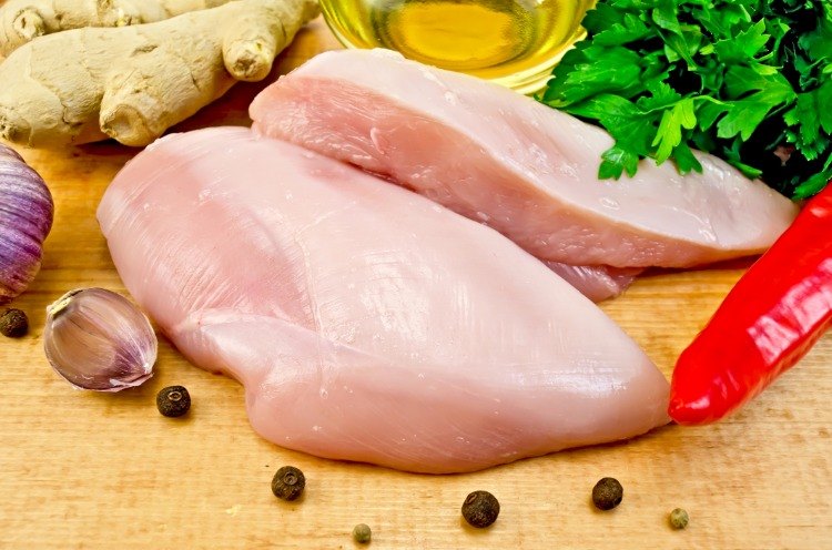 kombinera okokt kycklingbröstfilé med persilja och ingefära olämplig som en raw food -diet