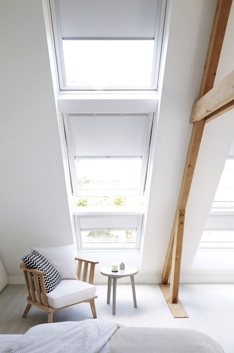 Rullgardiner för takfönster sovrum-skandinavisk-design-träbjälkar-vit