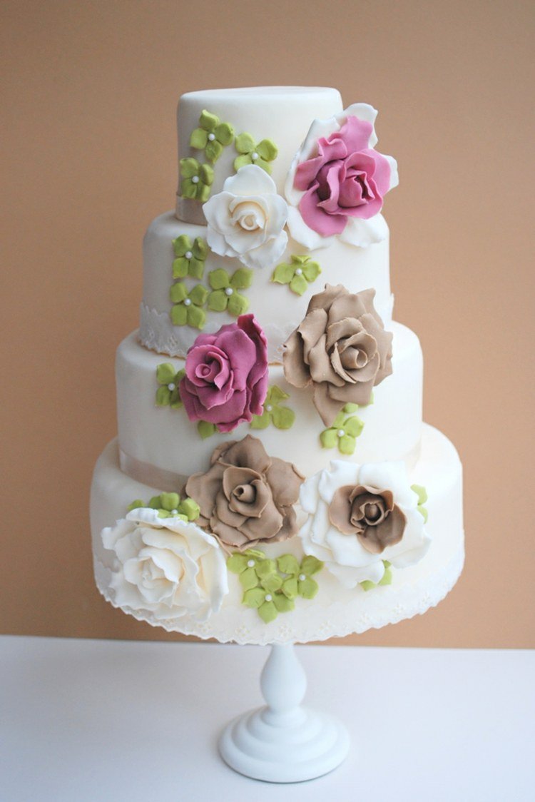 dekoration för bröllopstårta färgglada-blommor-rustika-ros-golv