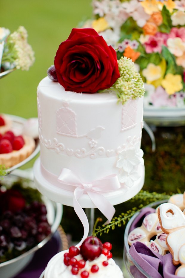 Bröllop festlig stämning bord dekoration idéer tårta