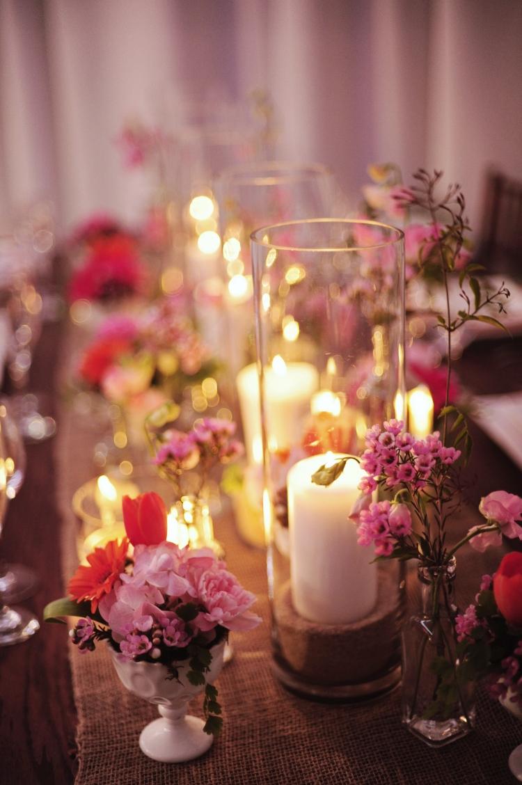 romantisk-bord-dekoration-blomma-ljusstake
