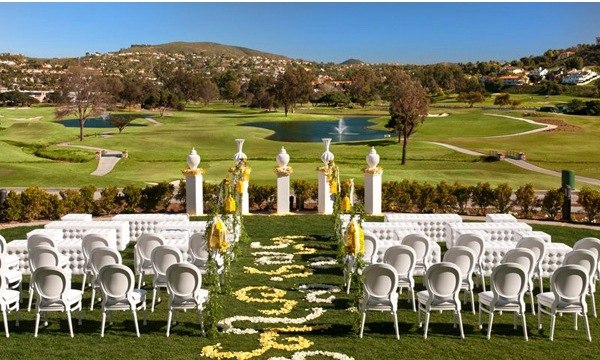 Bröllopsålder dekoration gul vit romantisk äng