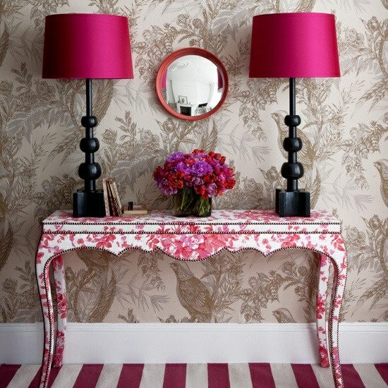 rosa golvlampa för toalettbord