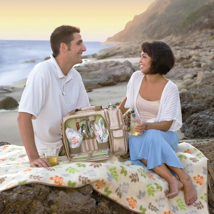 Romantisk-picknick-strand-organisera-idéer-överkast
