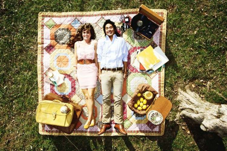 Organisera romantisk-picknick-vår-stad-park