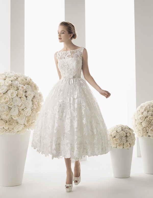 bröllopsklänning-te-klänning-längd-blommigt-mönster-spets