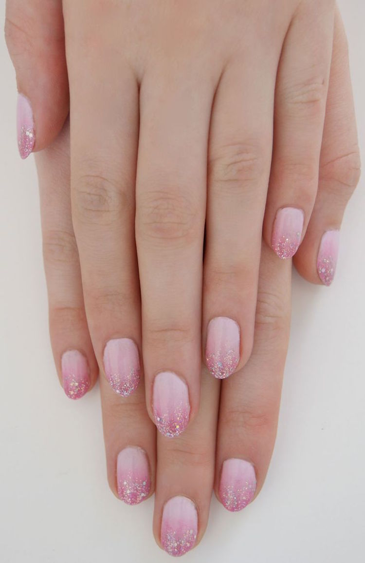 rosa-nagel-gör-det-själv-spik-design-ombre-glitter-öm-oval