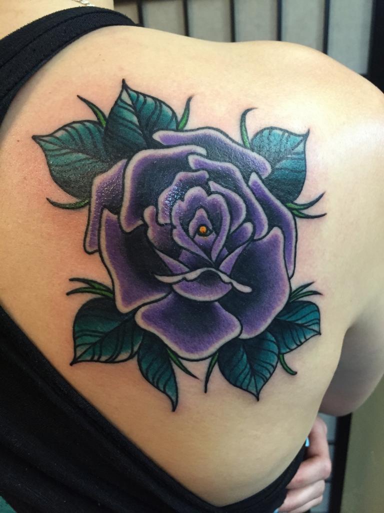 Tillbaka tatuering kvinna smärta tatuering design blommor tatuering motiv