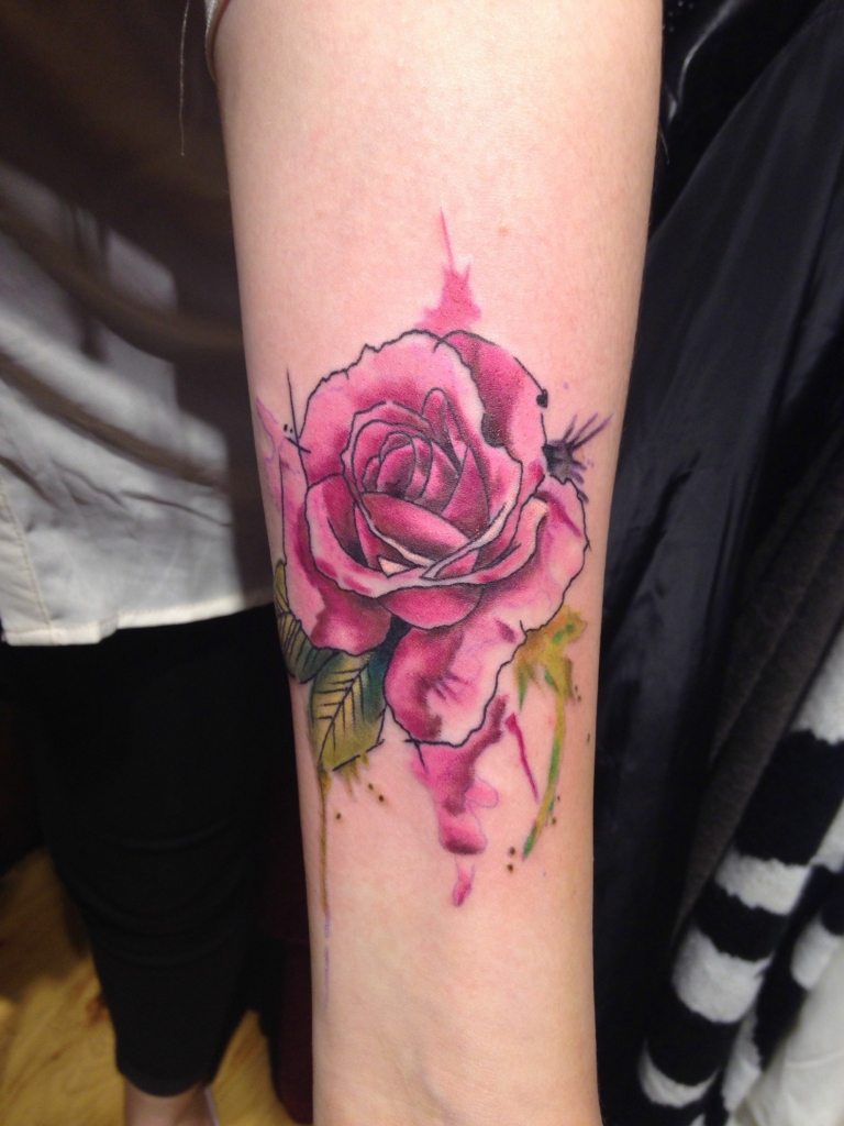 Tattoo rose underarm tatuering design kvinnor akvareller blomma tatuering