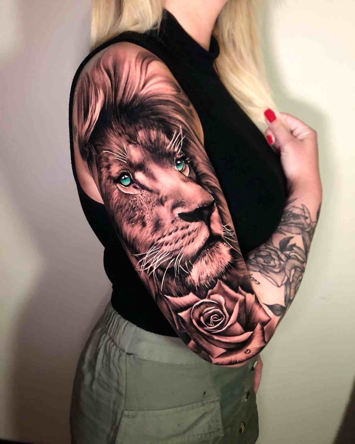 Tatuering underarm ros lejon tatuering motiv som betyder tatuering trender