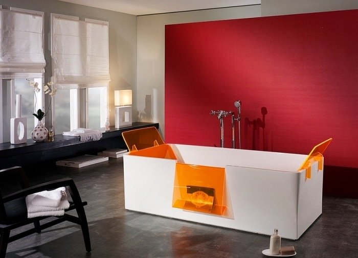 modernt badkar-röd-accent-vägg-PscBath