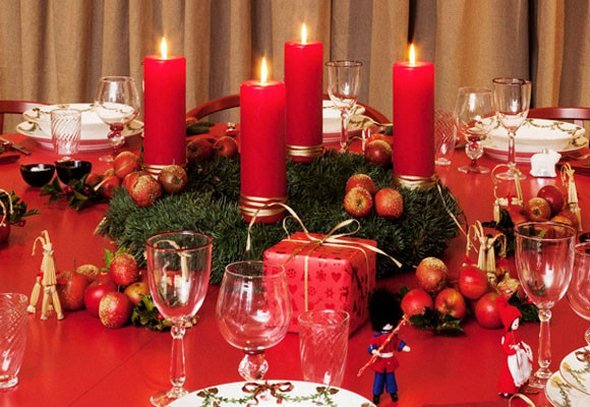 festlig-röd-jul-dekoration-idéer-advent-krans-röda ljus
