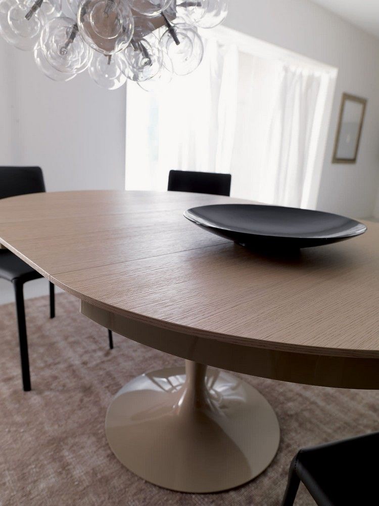 runda-matbord-moderna-utdragbara-trä-bord-topp-närbild