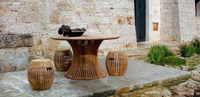 Trädgårdsbord runt trägängbord i trä av glaspall