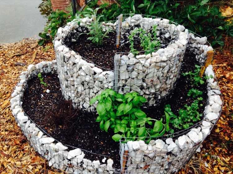 gabion-upphöjd-säng-rund-bygg-själv-spiral-ört trädgård-mulch-växt