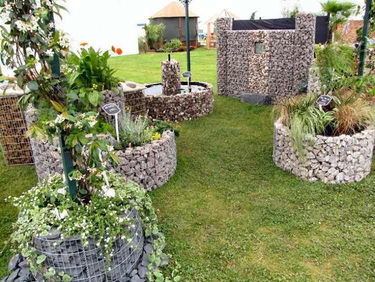 Gabions upphöjd säng-bygg-runt-själv-gräsmatta-trädgård-spiral-damm-fontän