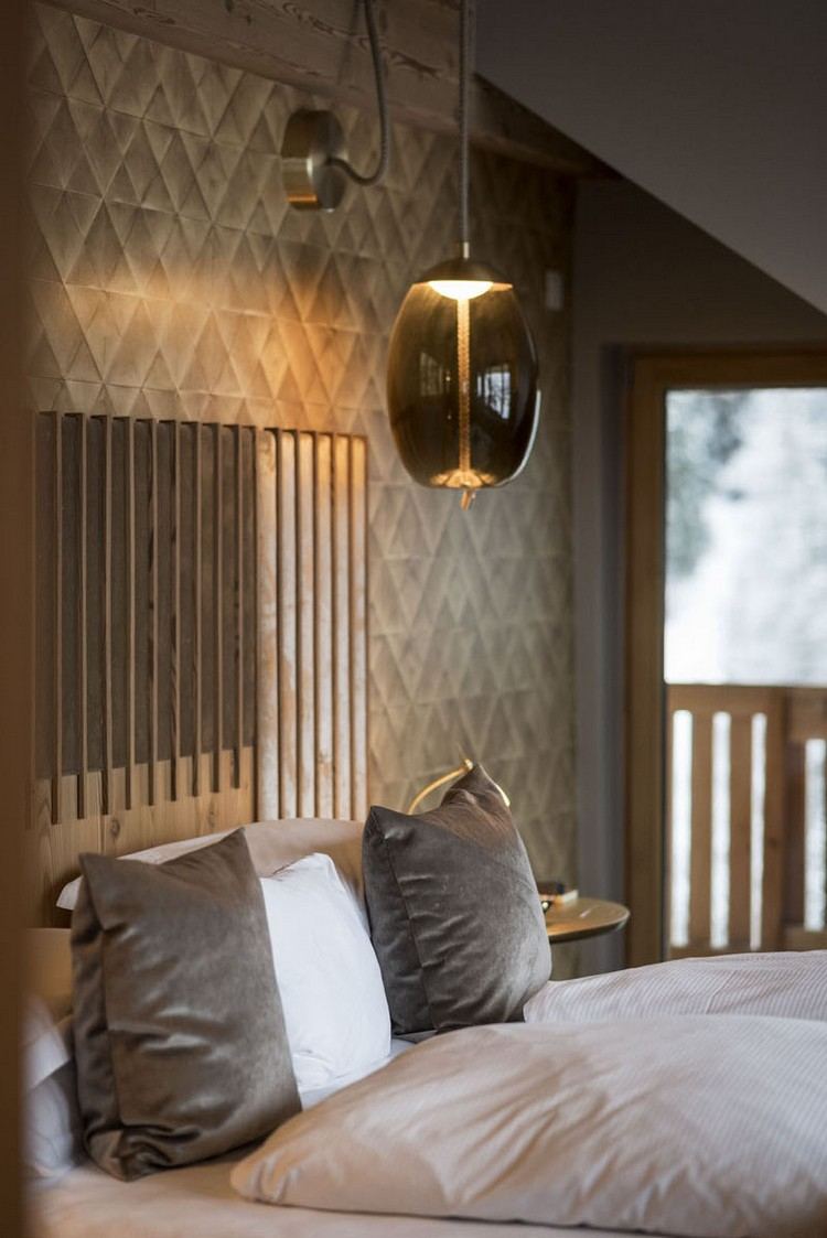 stoppad sänggavel designer lampa rustikt sovrum