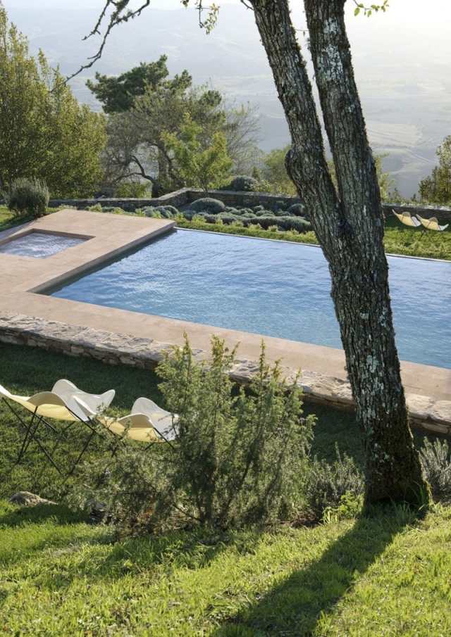 terrass infinity pool toskansk stil-monteverdi hotell rustikt
