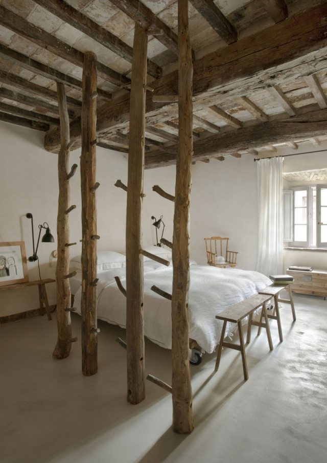 synligt tak-träbjälkar sovrum-rustik skiljevägg rustikt hotell Toscana
