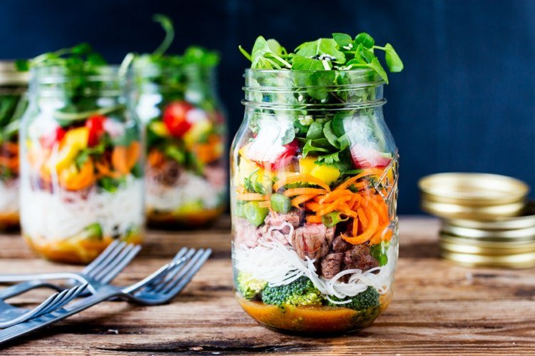 sallad i ett glas asien-recept-kött-morot-friskt