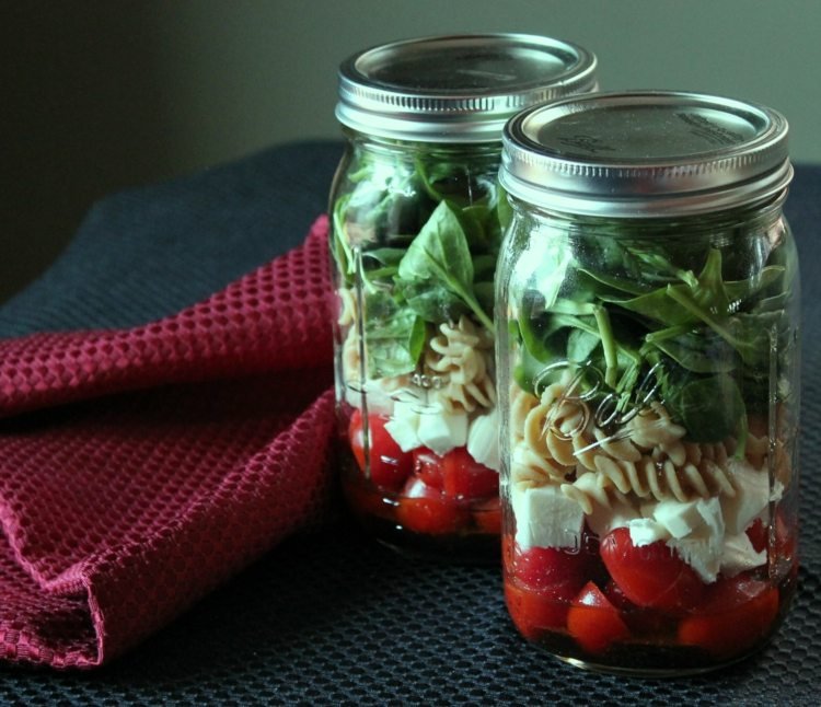 sallad-glas-mozzarella-tomat-nudlar-pasta-raket