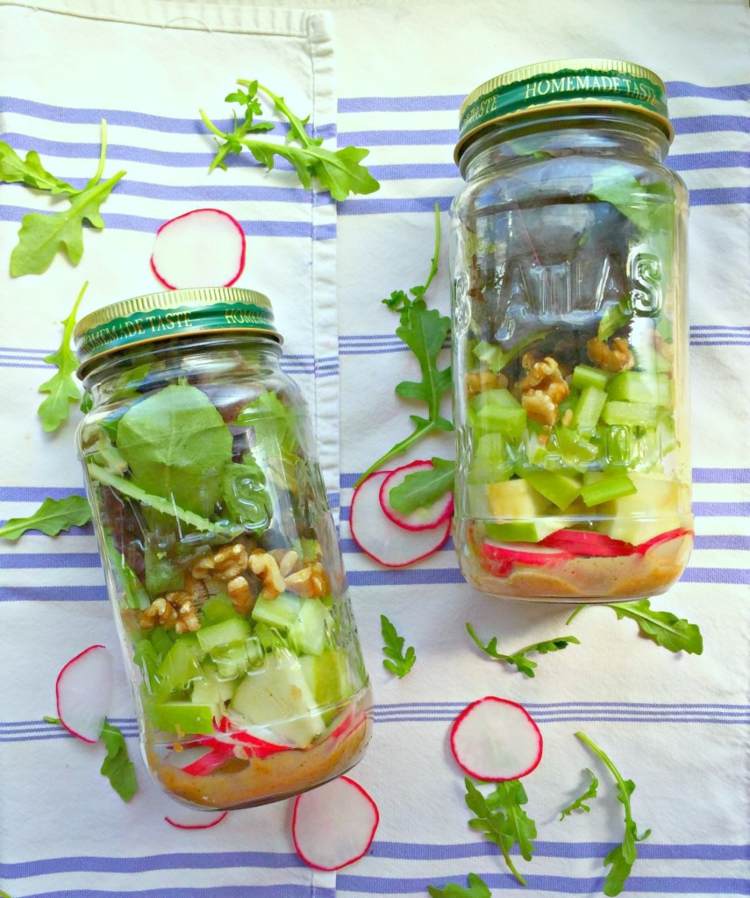 sallad-glas-grön-mix-äpple-vårkål-rädisa-spenat