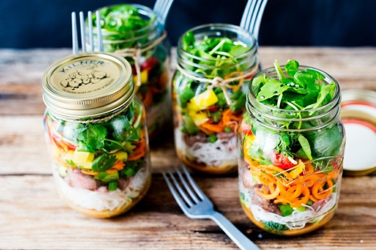 sallad i en burk hälsosam mat-masonburkinspiration