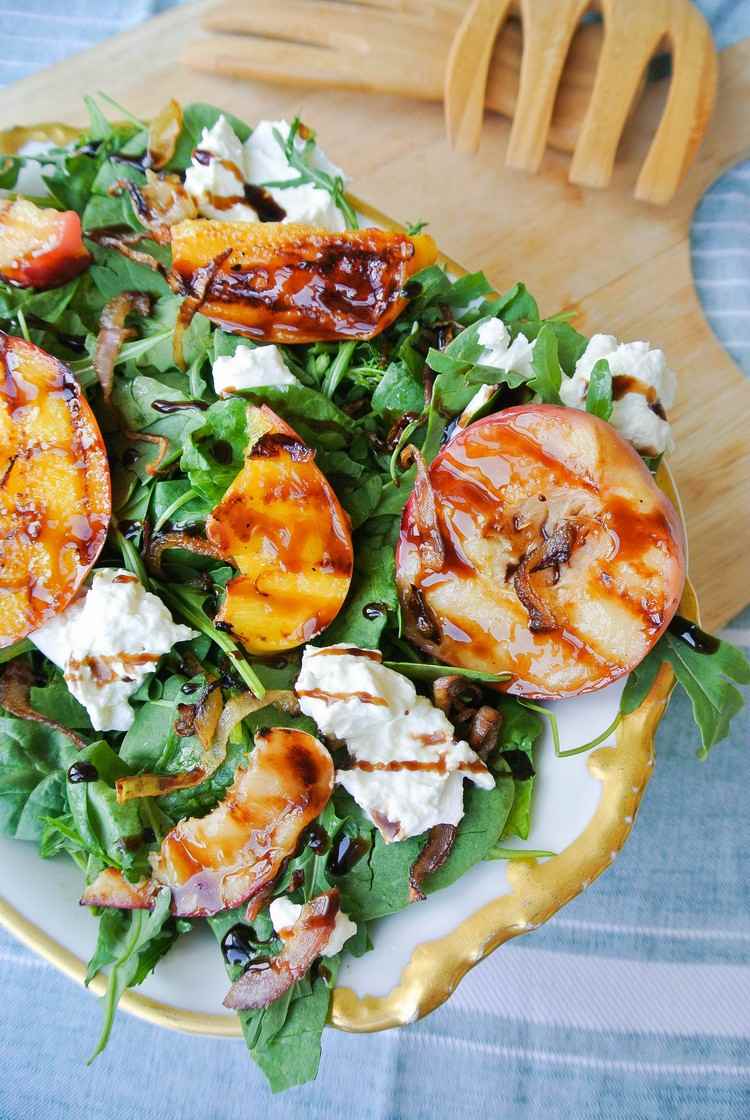 sallad burrata ost persikor raffinerat recept