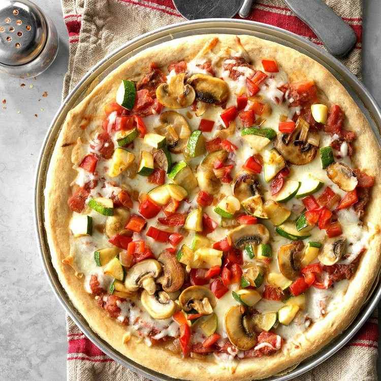 Förbered fullkornspizza med grönsaker och ät saltfattigt