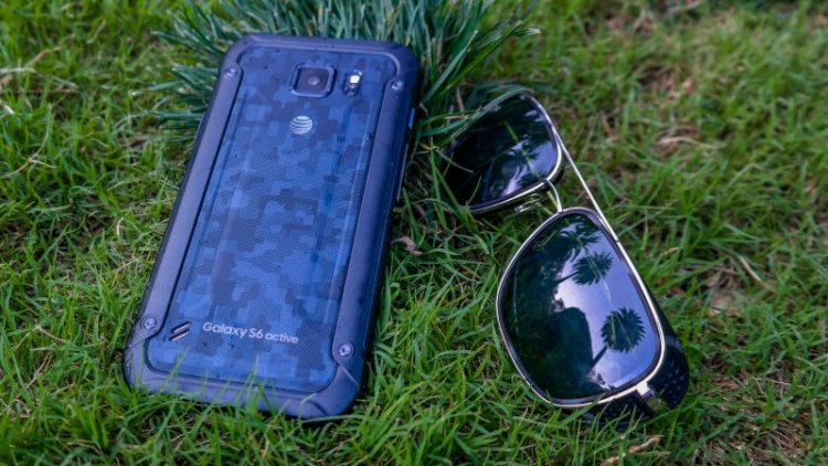 samsung-galaxy-s6-active-cellphone-grass-outdoor-sunglasses-wet-waterproof