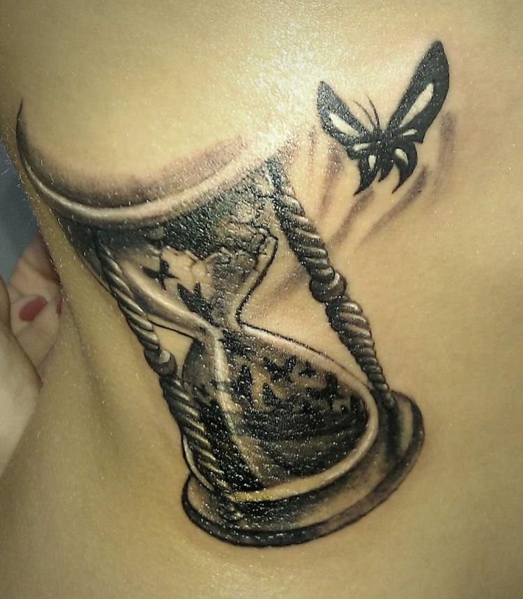 timglas-tatuering-feminin-inspiration-midja-fjärilar