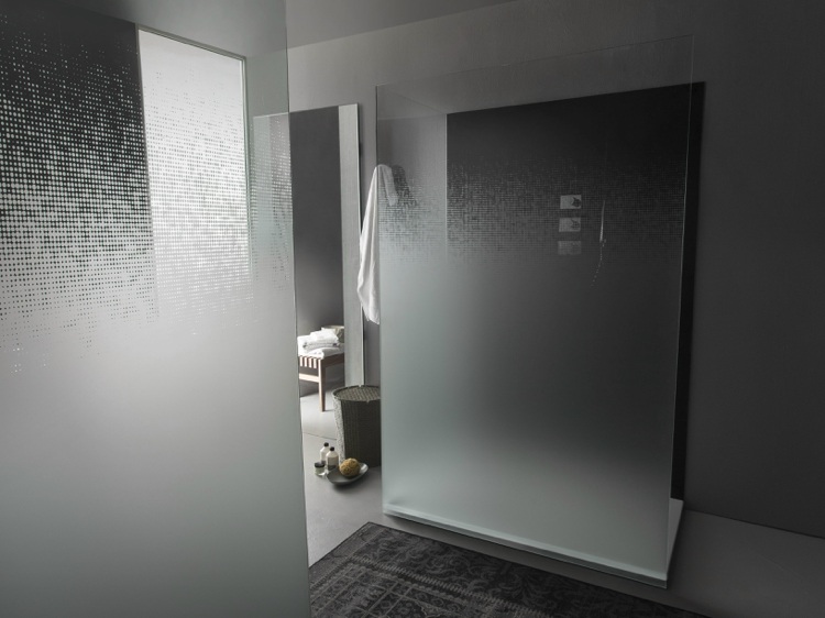 satenglas-inuti-utsida-badrum-modern-glas vägg-dusch