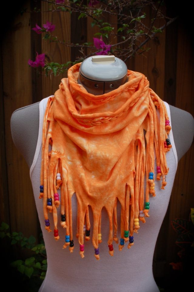 loop-scarf-gör-det-själv-orange-fransade-färgade-pärlor