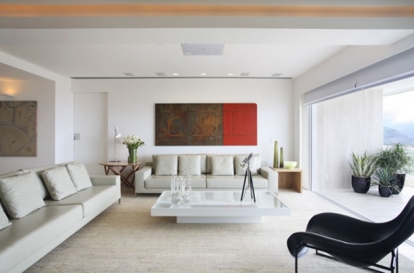 Loft lägenhet Brasilien-vitt vardagsrum röd vägg design