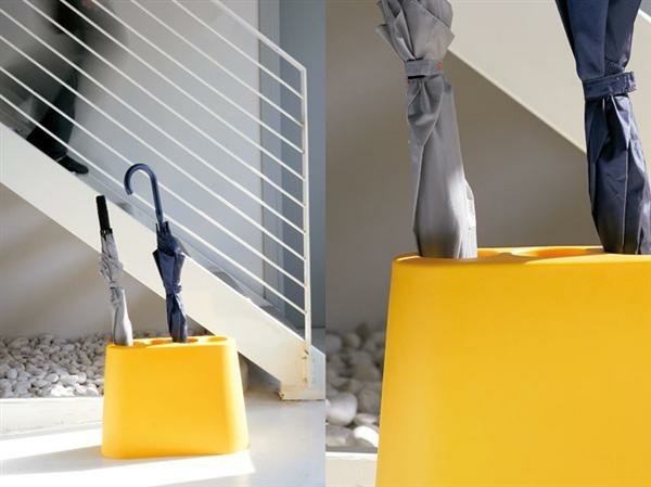 minimalistiskt plastparaplyställ Aki Italy