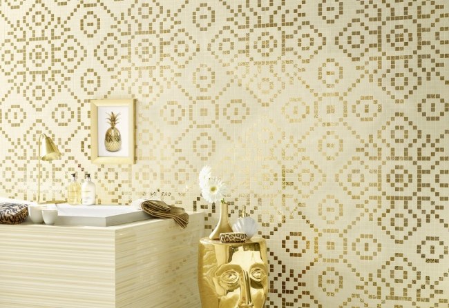 guld element mosaik badrum vägg design av kärlek kakel