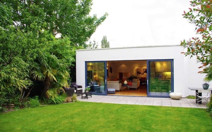 Skjutdörrar-för-terrassen-trädgård-modern-elegant-terrass-design
