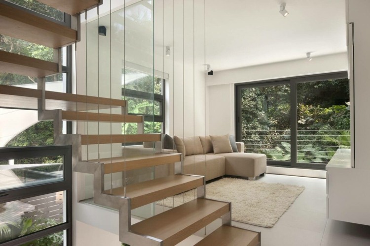 skjutdörrar-möbler-vit-lounge-interiör-design-trappor-trä-metall