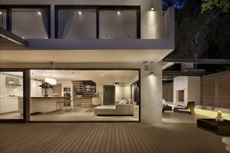 skjutdörrar-möbler-vit-natt-belysning-design-arkitektur-modern