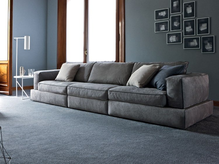 bäddsoffa-grå-CARESSE- Alessandro-Dalla-Pozza-velour-läder-kuddar-modern-mattor