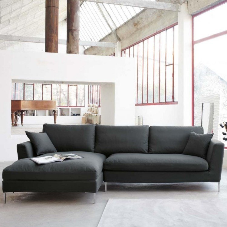 Bäddsoffa i grå-antracit-mörkgrå-metall fötter-loft-lägenhet-galler fönster-industriell design