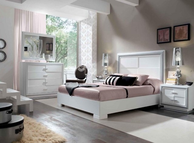 vägg-färg-sovrum-grädde-vit-möbler-mjuk rosa-dekorationer
