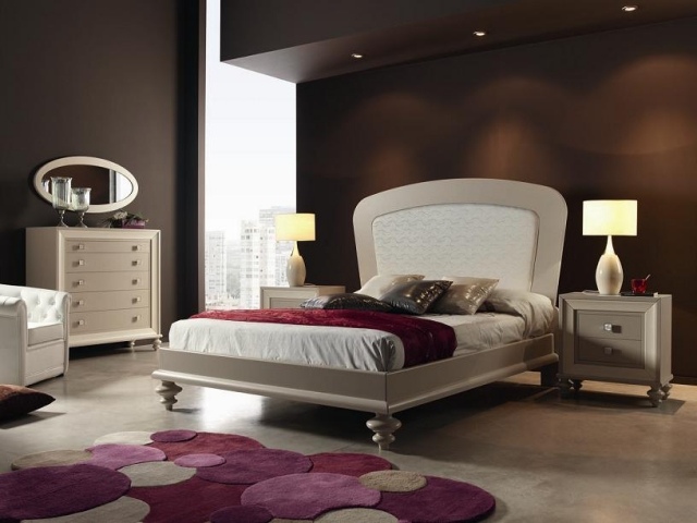 vägg-färg-sovrum-choklad-brun-beige-möbler-klassisk stil