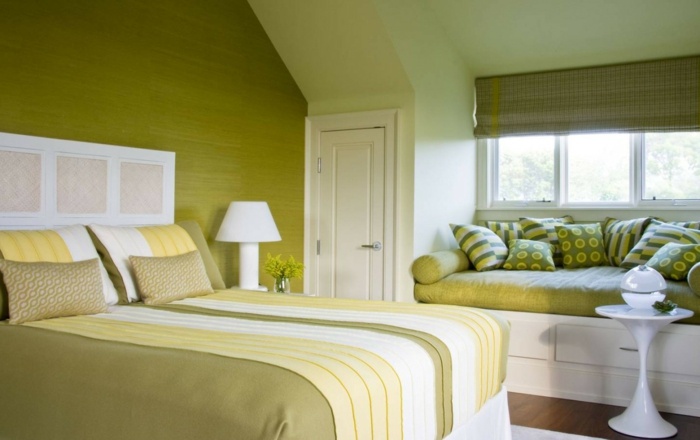 inredning liten sovrum gröna väggkuddar inbyggd garderob