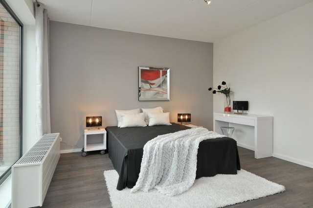 ljusgrå väggvärme ros sänglampor