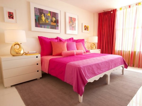Sovrum ungdomsrum dekorera ränder rosa överkast